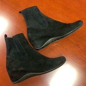Aquatalia black suede booties 10